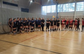 Zdjęcie dla aktualności: Drużyna dziewcząt na zawodach w ZST