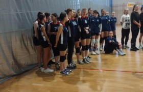 Zdjęcie dla aktualności: Drużyna dziewcząt na zawodach w ZST