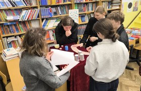 Zdjęcie dla aktualności: Andrzejki 2025 w bibliotece