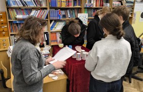 Zdjęcie dla aktualności: Andrzejki 2025 w bibliotece