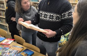 Zdjęcie dla aktualności: Andrzejki 2025 w bibliotece