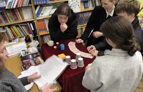 Zdjęcie dla aktualności: Andrzejki 2025 w bibliotece