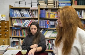 Zdjęcie dla aktualności: Andrzejki 2025 w bibliotece