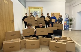 Zdjęcie dla aktualności: Nowe komputery przenośne oraz tablety do dyspozycji uczniów.