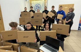 Zdjęcie dla aktualności: Nowe komputery przenośne oraz tablety do dyspozycji uczniów.