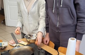 Zdjęcie dla aktualności: Hotelarze z klasy 1at w akcji!