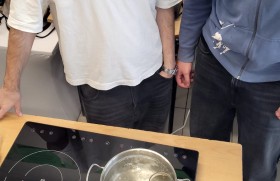 Zdjęcie dla aktualności: Klasa 2at nigdy nie wychodzi z zajęć głodna!