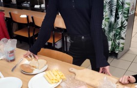 Zdjęcie dla aktualności: Klasa 2at nigdy nie wychodzi z zajęć głodna!