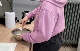 Zdjęcie dla aktualności: Naleśniki w klasie 1 at – pora na słodkości.