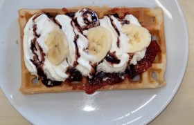 Zdjęcie dla aktualności: Kolejny dzień ze słodkościami u hotelarzy w klasie 1 at.