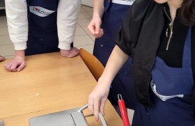 Zdjęcie dla aktualności: Kolejny dzień ze słodkościami u hotelarzy w klasie 1 at.