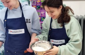 Zdjęcie dla aktualności: Kolejny dzień ze słodkościami u hotelarzy w klasie 1 at.
