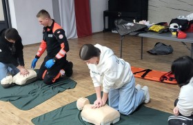 Zdjęcie dla aktualności: Warsztaty pierwszej pomocy w ramach akcji „Bezpieczne Ferie”.