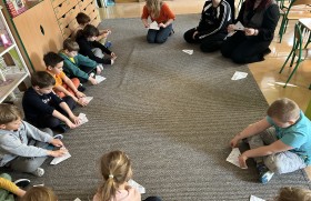 Zdjęcie dla aktualności: Z wizytą w kazimierskim przedszkolu.