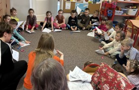 Zdjęcie dla aktualności: Z wizytą w kazimierskim przedszkolu.