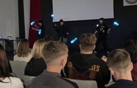 Zdjęcie dla aktualności: Spektakl pt. „Inni – czyli My!”.