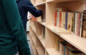 Zdjęcie dla aktualności: Lekcja biblioteczna- twórczo i wesoło