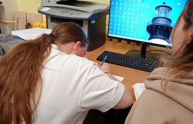 Zdjęcie dla aktualności: Lekcja biblioteczna- twórczo i wesoło